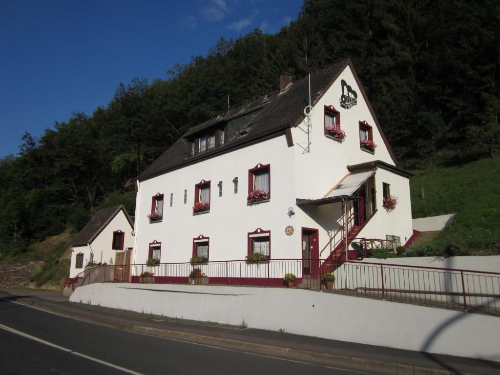 Gastehaus Am Fels Hotel Altenahr Exterior photo