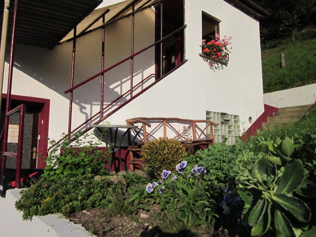 Gastehaus Am Fels Hotel Altenahr Exterior photo