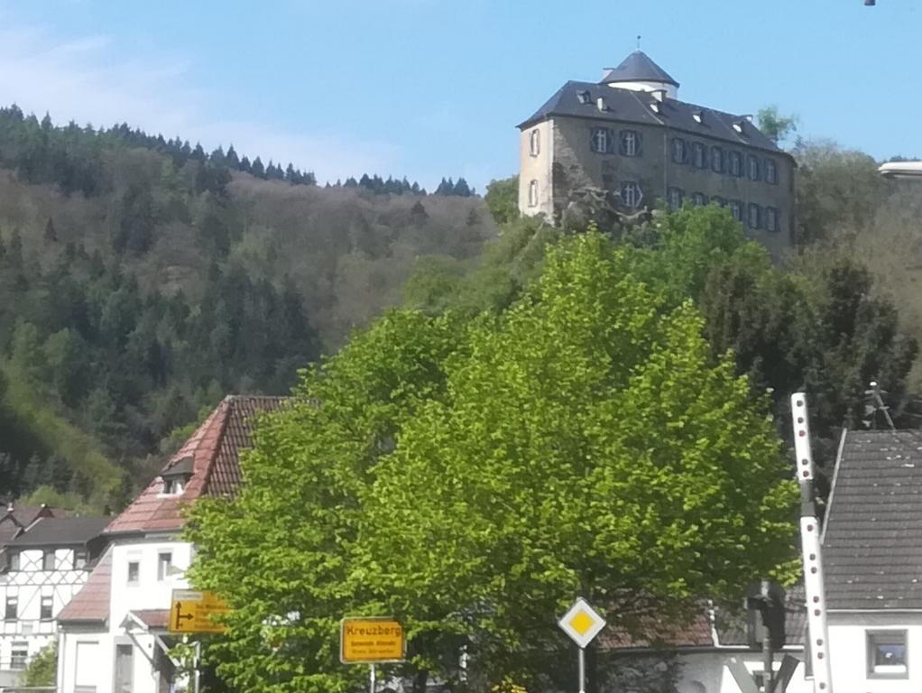 Gastehaus Am Fels Hotel Altenahr Exterior photo